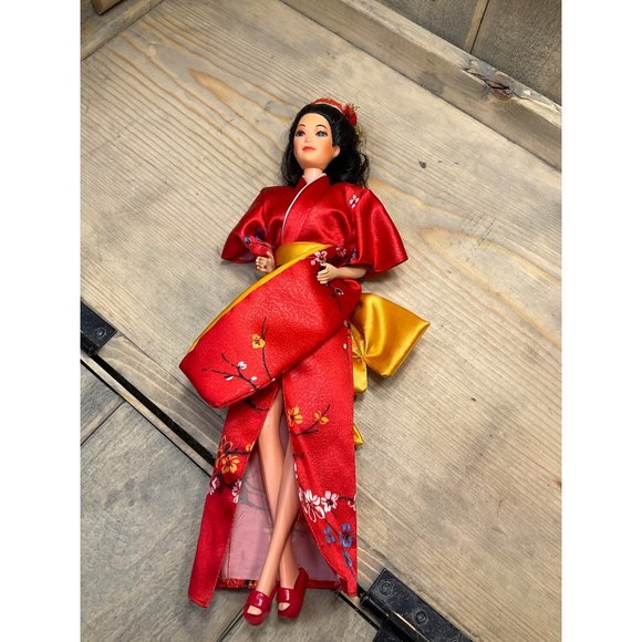 Rare Vintage 1984 Dolls of the World Japan Barbie Doll with shoes complete outfi - Picture 7 of 8